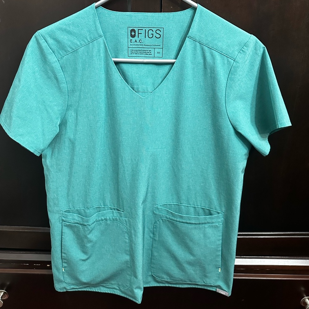 Figs EAC scrub top xs